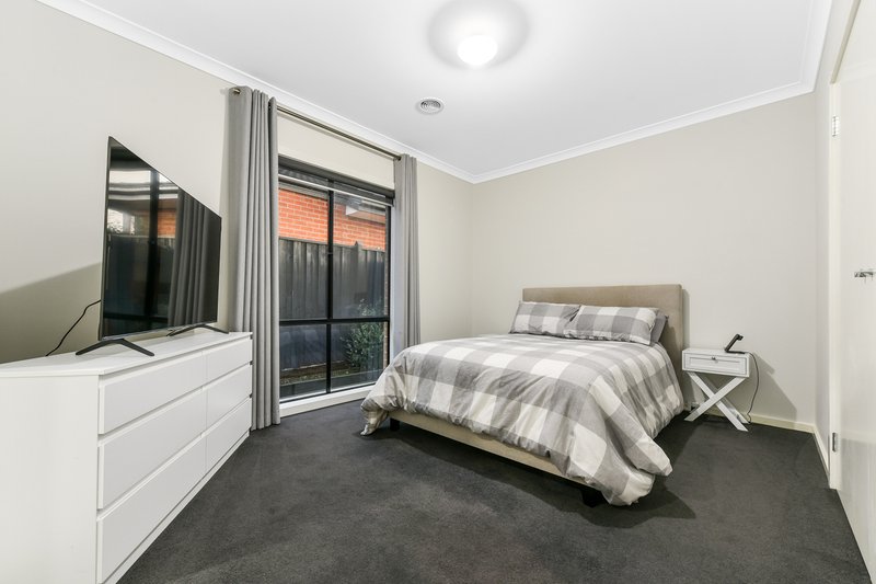 Photo - 15 Leghorn Way, Clyde North VIC 3978 - Image 11