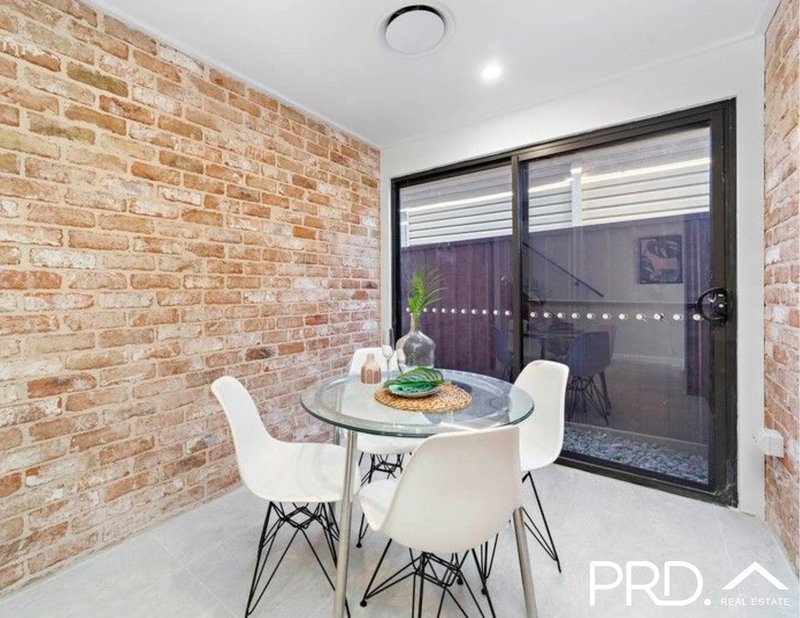 Photo - 15 Lehn Road, East Hills NSW 2213 - Image 3