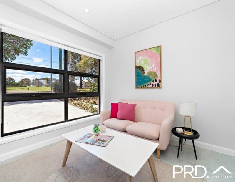 Photo - 15 Lehn Road, East Hills NSW 2213 - Image 4