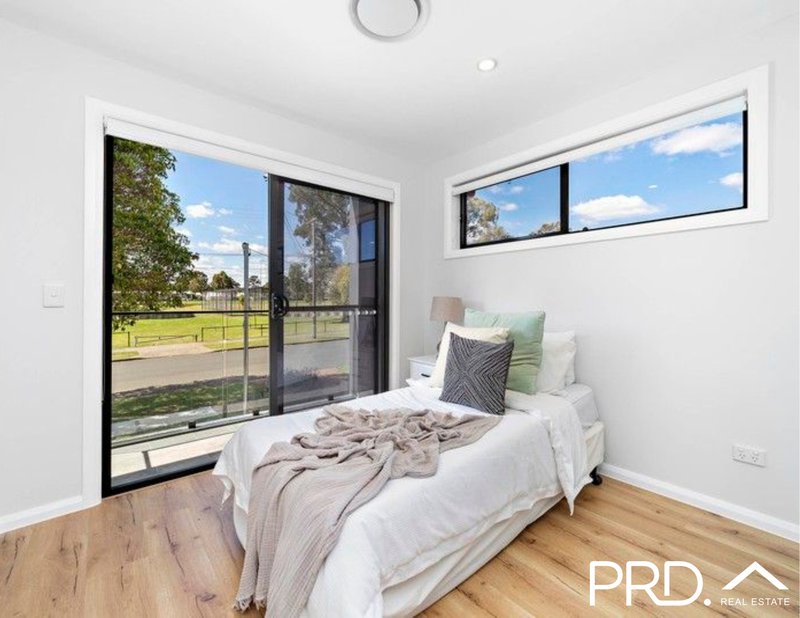 Photo - 15 Lehn Road, East Hills NSW 2213 - Image 5