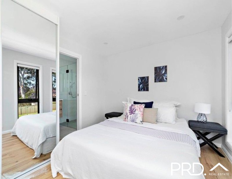 Photo - 15 Lehn Road, East Hills NSW 2213 - Image 7