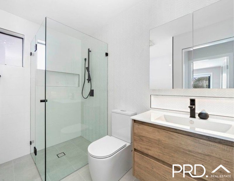 Photo - 15 Lehn Road, East Hills NSW 2213 - Image 8