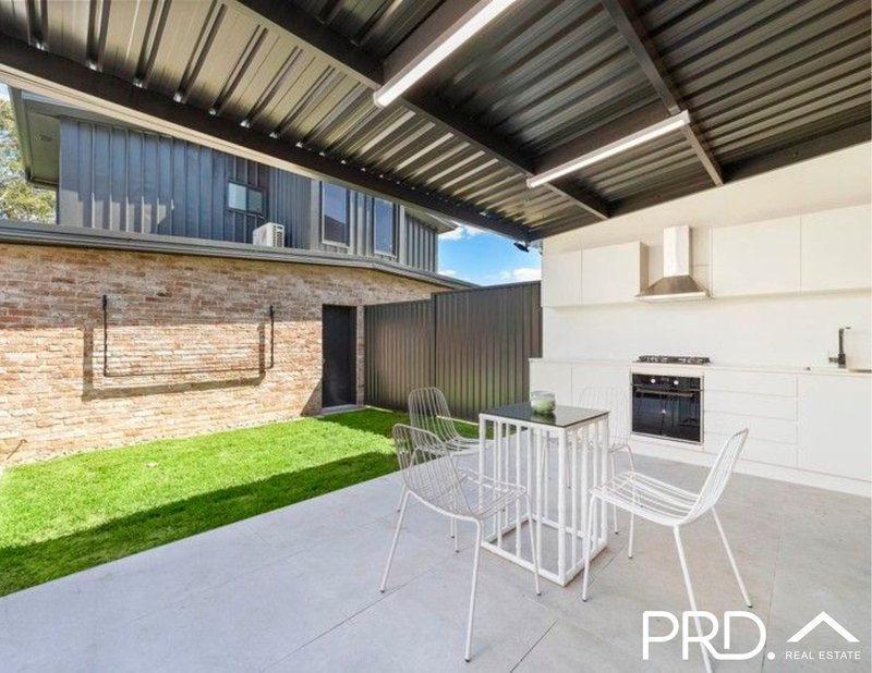 Photo - 15 Lehn Road, East Hills NSW 2213 - Image 9