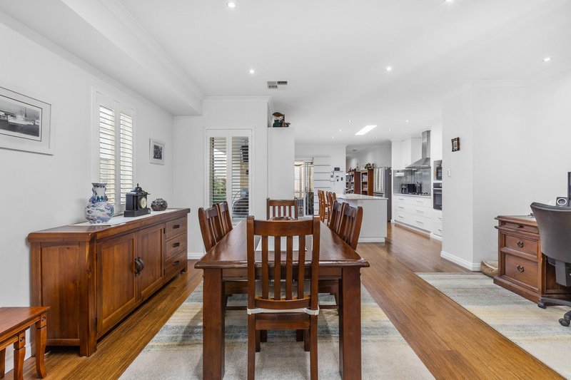 Photo - 15 Leschenault Boulevard, Lake Coogee WA 6166 - Image 10