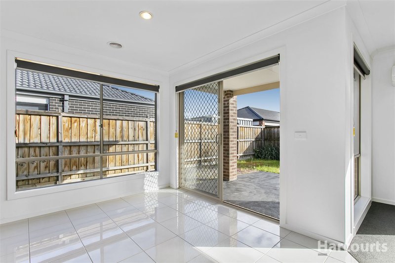 Photo - 15 Leveret Way, Narre Warren South VIC 3805 - Image 3