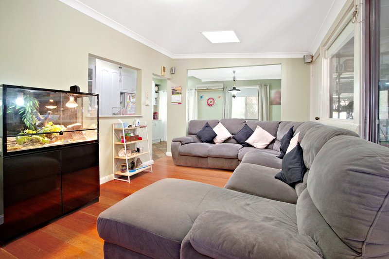 Photo - 15 Lewis St , Bradbury NSW 2560 - Image 3