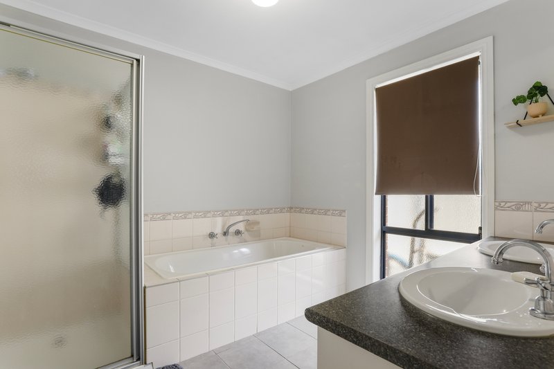 Photo - 15 Lichen Way, Epping VIC 3076 - Image 11