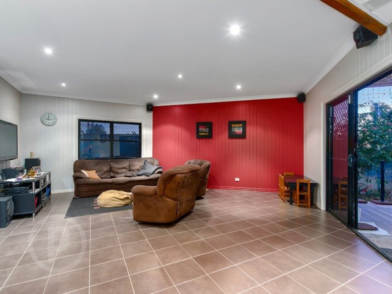 Photo - 15 Lily Street, Salisbury QLD 4107 - Image 11