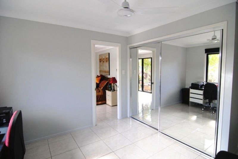 Photo - 15 Liriope Drive, Kirkwood QLD 4680 - Image 11