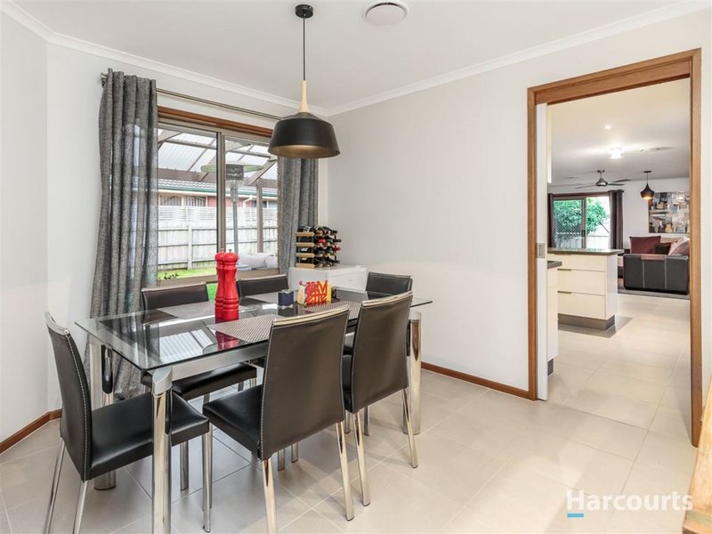 Photo - 15 Liviana Drive, Rowville VIC 3178 - Image 3