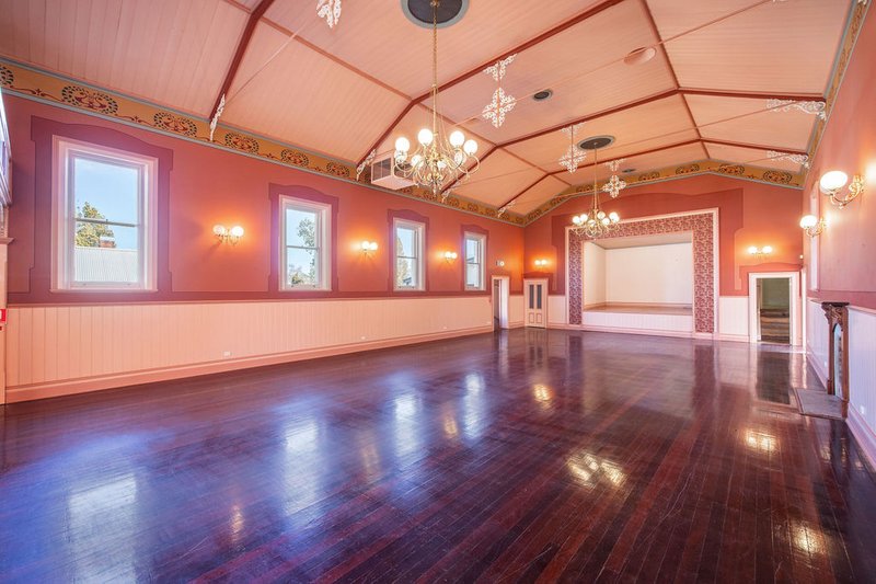 Photo - 15 Loch Street, Beechworth VIC 3747 - Image 2