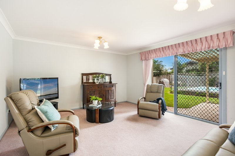 Photo - 15 Lochview Avenue, Farmborough Heights NSW 2526 - Image 4