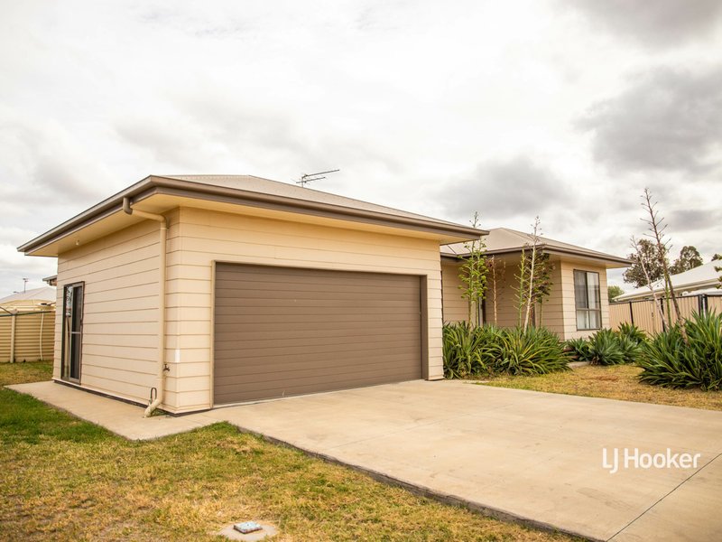 Photo - 15 Lockyer Crescent, Roma QLD 4455 - Image 2