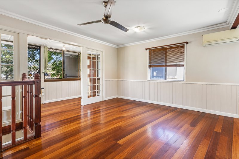 Photo - 15 Lord Byron Parade, Strathpine QLD 4500 - Image 3