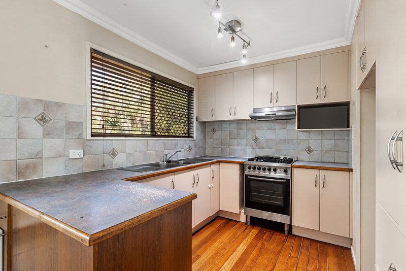 Photo - 15 Lord Byron Parade, Strathpine QLD 4500 - Image 12