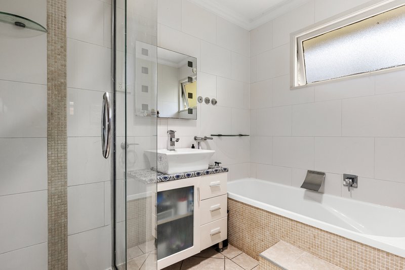 Photo - 15 Lord Byron Parade, Strathpine QLD 4500 - Image 15
