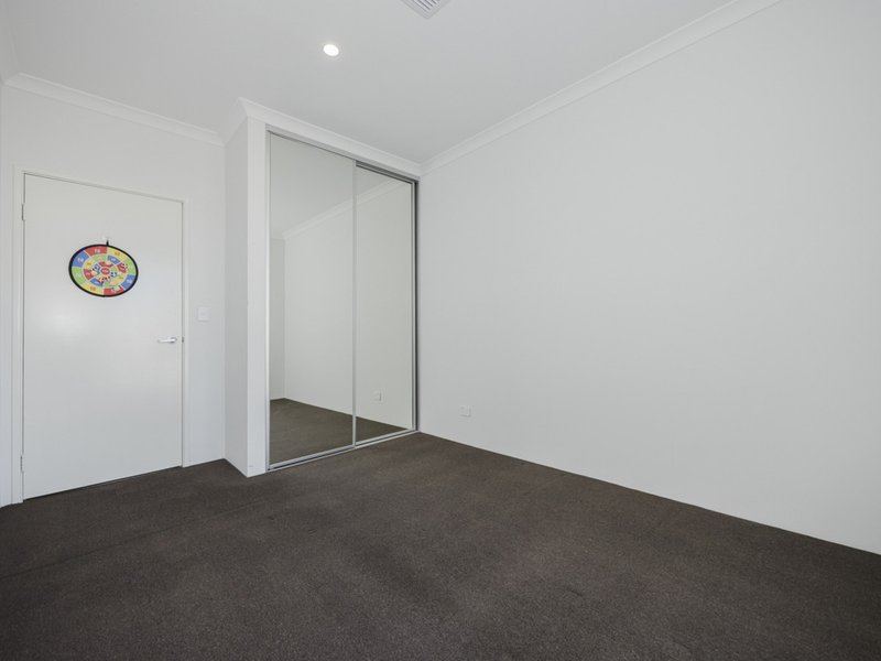 Photo - 15 Lorikeet Approach, Eglinton WA 6034 - Image 17