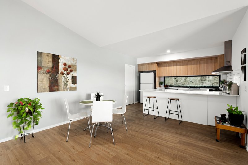 Photo - 15 Lorikeet Place, Burnside QLD 4560 - Image 6