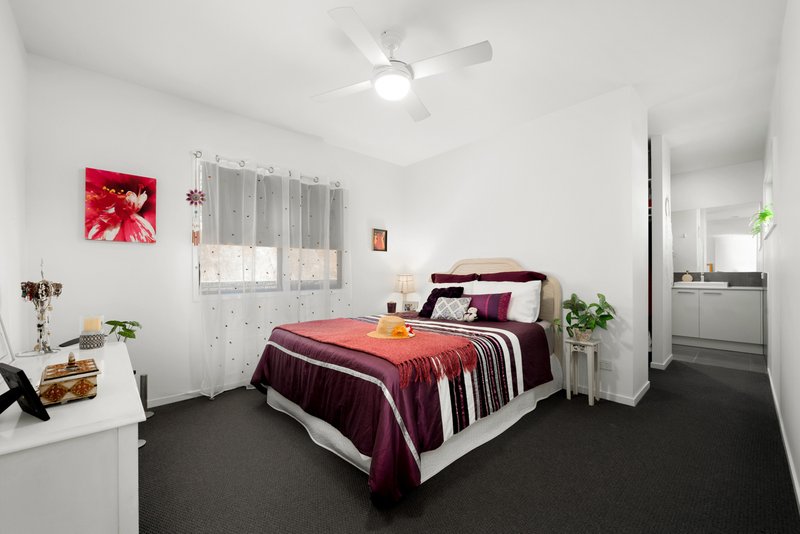 Photo - 15 Lorikeet Place, Burnside QLD 4560 - Image 9