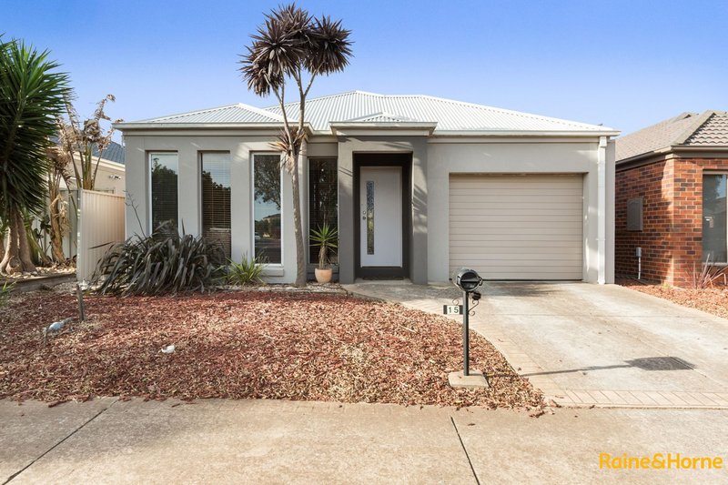 15 Lyme Park Circle, Caroline Springs VIC 3023