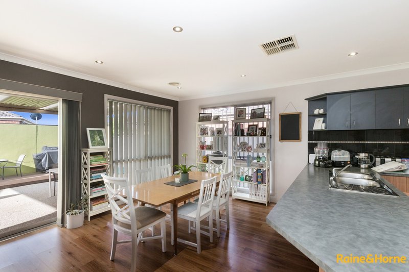 Photo - 15 Lyme Park Circle, Caroline Springs VIC 3023 - Image 4