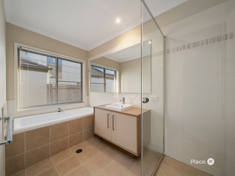 Photo - 15 Lytham Circuit, North Lakes QLD 4509 - Image 11