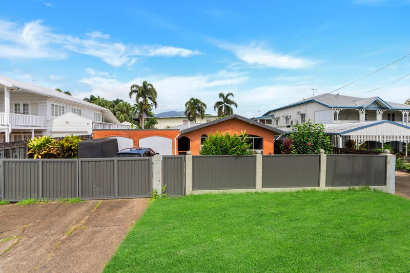 Photo - 15 Macdonnell Street, Manunda QLD 4870 - Image 14