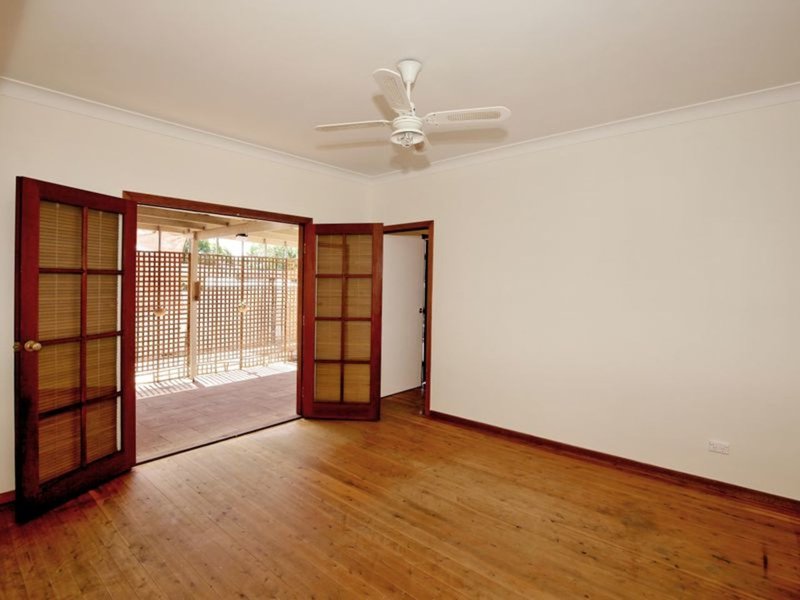 Photo - 15 Macquarie Street, Mount Austin NSW 2650 - Image 3