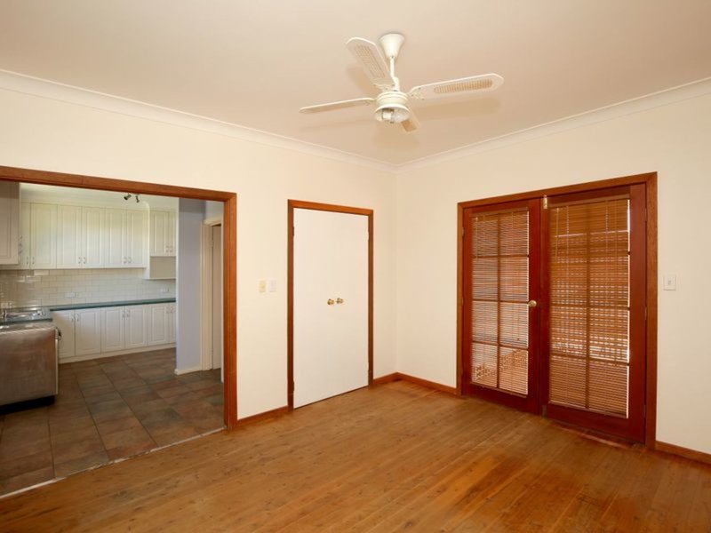 Photo - 15 Macquarie Street, Mount Austin NSW 2650 - Image 6