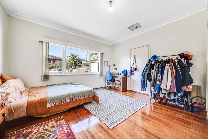 Photo - 15 Macrina Street, Oakleigh East VIC 3166 - Image 5