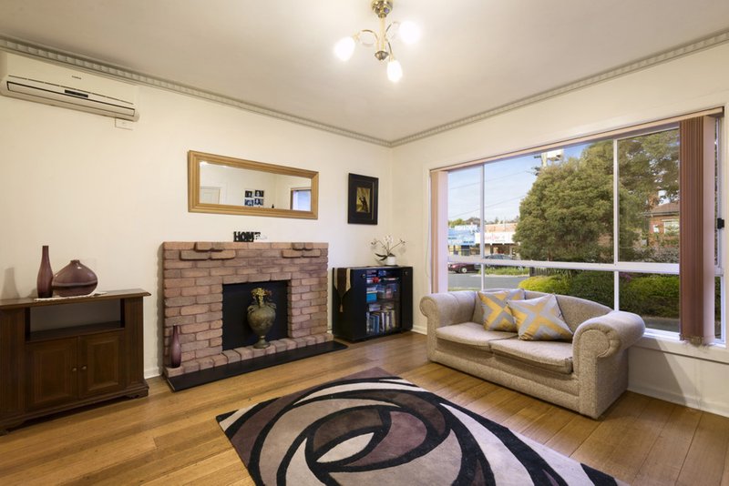 Photo - 1/5 Macrina Street, Oakleigh East VIC 3166 - Image 5