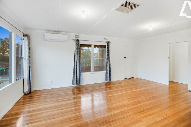 Photo - 15 Mahogany Avenue, Frankston North VIC 3200 - Image 5