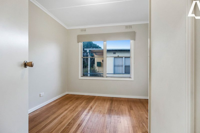 Photo - 15 Mahogany Avenue, Frankston North VIC 3200 - Image 9