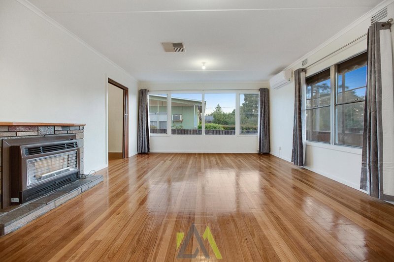 Photo - 15 Mahogany Avenue, Frankston North VIC 3200 - Image 4