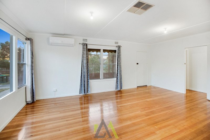 Photo - 15 Mahogany Avenue, Frankston North VIC 3200 - Image 5