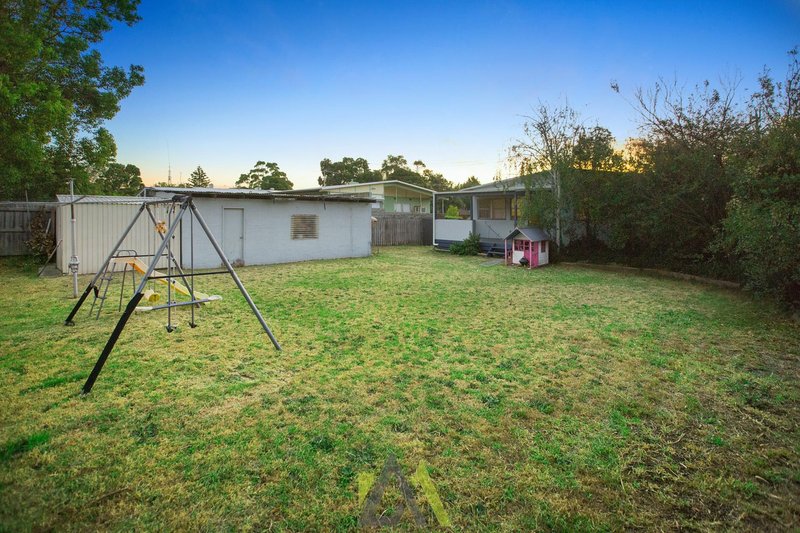 Photo - 15 Mahogany Avenue, Frankston North VIC 3200 - Image 11