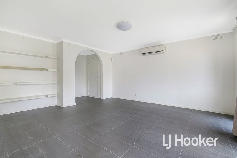 Photo - 15 Manning Close, Hampton Park VIC 3976 - Image 4