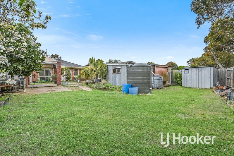 Photo - 15 Manning Close, Hampton Park VIC 3976 - Image 7