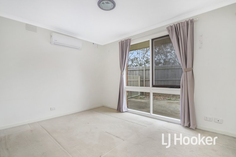 Photo - 15 Manning Close, Hampton Park VIC 3976 - Image 9