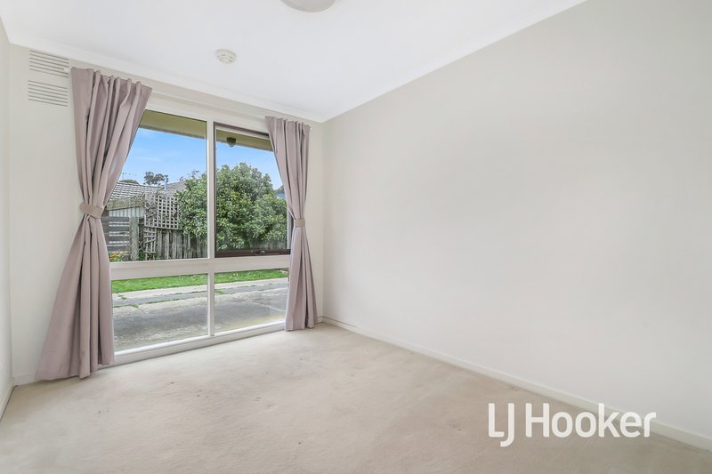 Photo - 15 Manning Close, Hampton Park VIC 3976 - Image 11