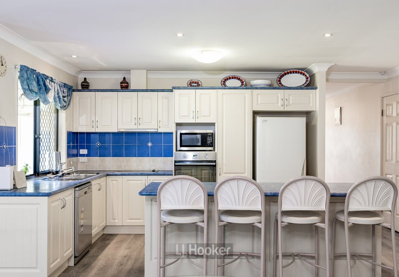 Photo - 15 Mapleton Crescent, Forest Lake QLD 4078 - Image 2