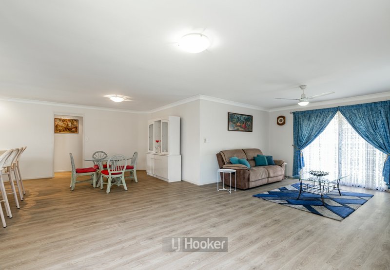 Photo - 15 Mapleton Crescent, Forest Lake QLD 4078 - Image 4