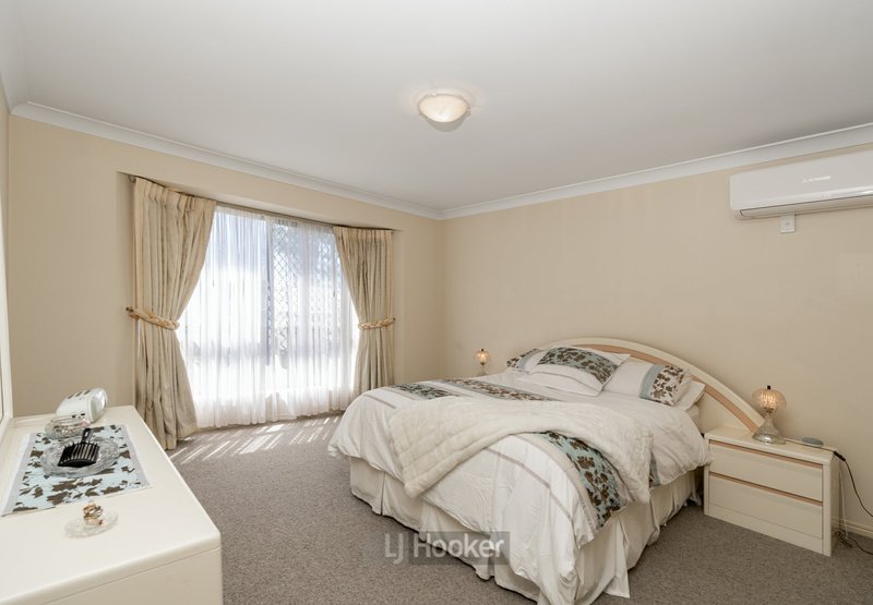 Photo - 15 Mapleton Crescent, Forest Lake QLD 4078 - Image 8