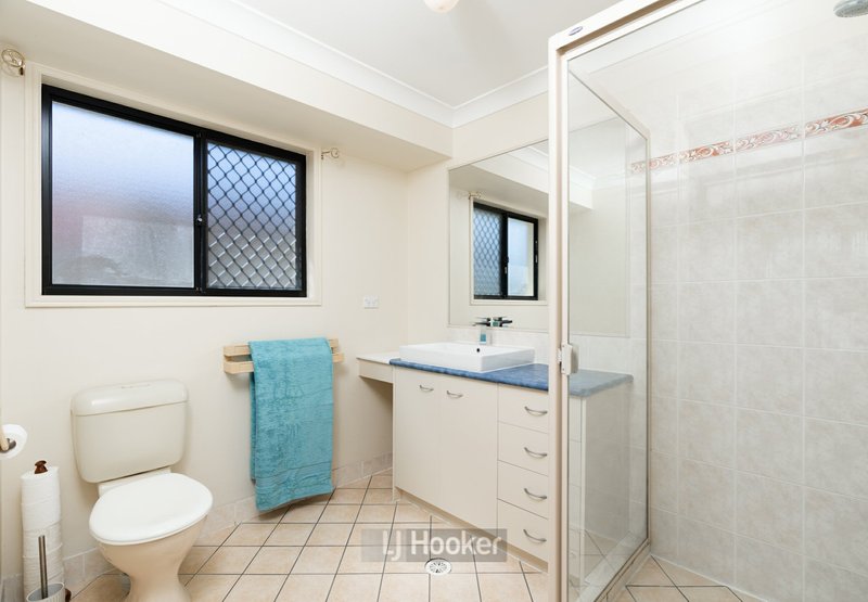 Photo - 15 Mapleton Crescent, Forest Lake QLD 4078 - Image 9