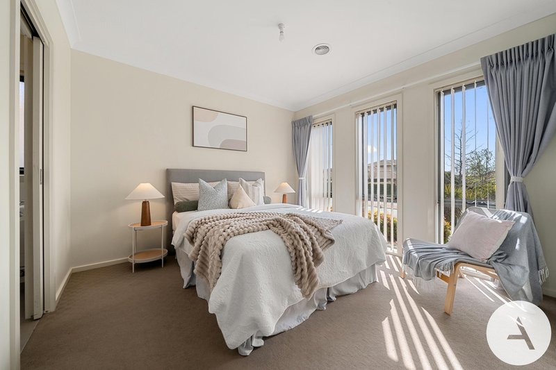 Photo - 15 Maris King Street, Casey ACT 2913 - Image 2