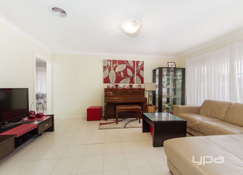 Photo - 15 Mark Street, St Albans VIC 3021 - Image 3