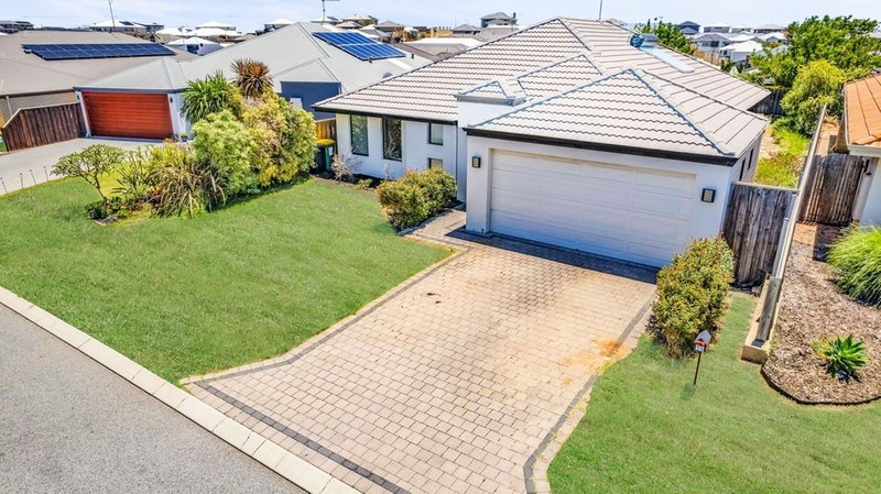 Photo - 15 Marsdenia Road, Halls Head WA 6210 - Image 2