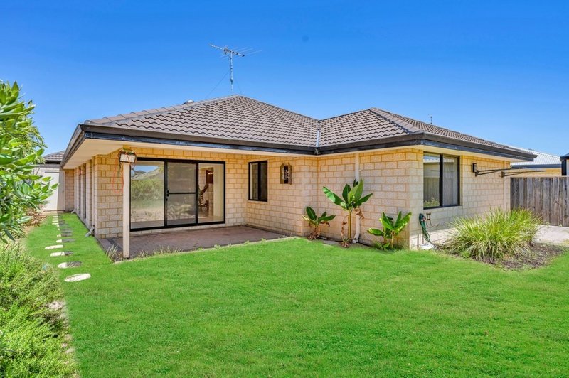 Photo - 15 Marsdenia Road, Halls Head WA 6210 - Image 16