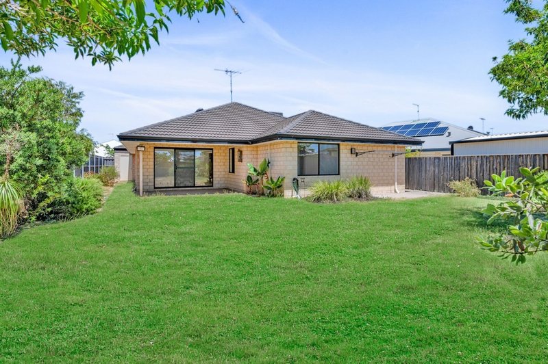 Photo - 15 Marsdenia Road, Halls Head WA 6210 - Image 17