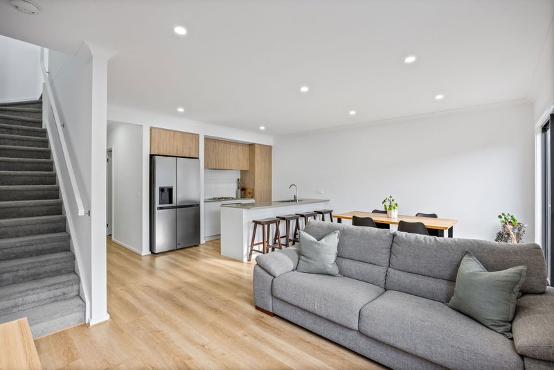 Photo - 15 Masquerade Road, Berwick VIC 3806 - Image 6